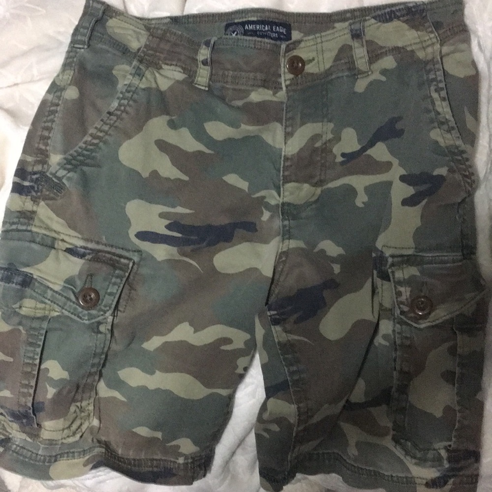 American Eagle size 32 camo khaki shorts